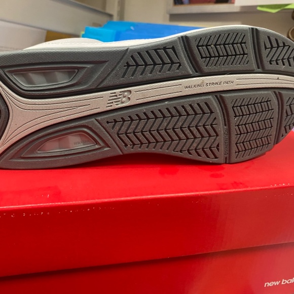 New balance shoes - Picture 4 of 6
